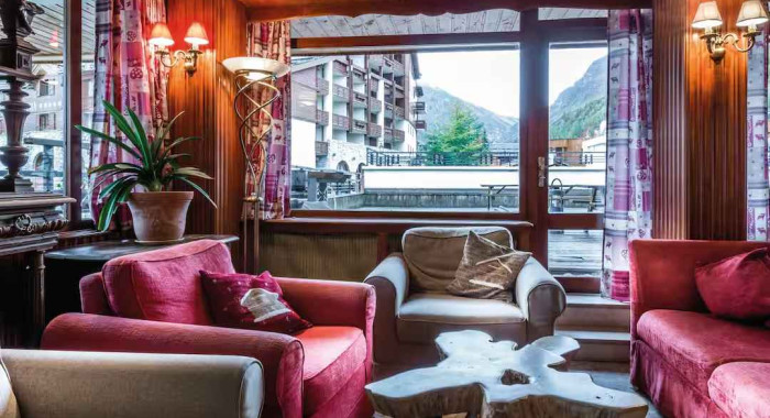 Hotel Les Cretes Blanches, Val D'Isere ski chalet, image 3